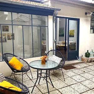 Artist's - & Private Courtyard - 200m2 Villa
